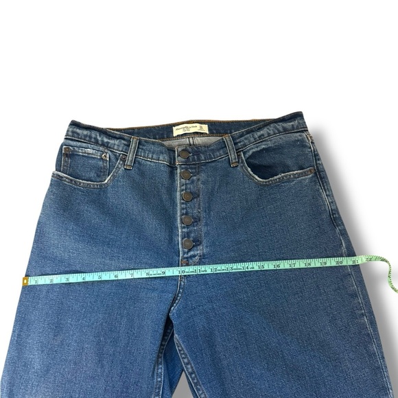 Abercrombie & Fitch The Mom High Rise Cropped Blue Jeans Sz 31/12 Short EUC - Picture 3 of 8